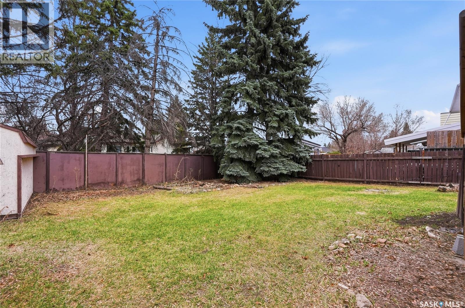 206 & 208 Coppermine Crescent, Saskatoon, SK - Outdoor