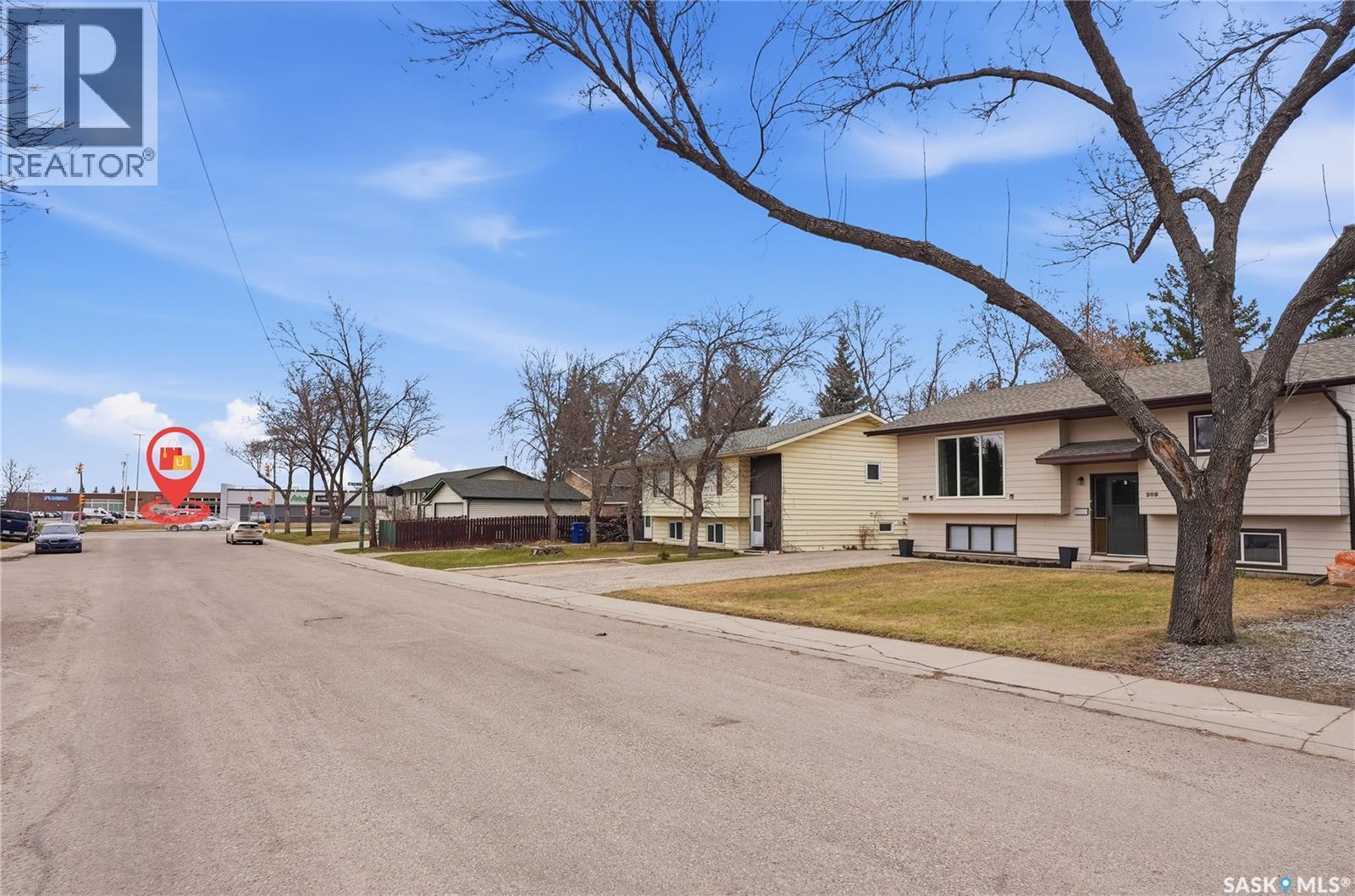 206 & 208 Coppermine Crescent, Saskatoon, SK - Outdoor
