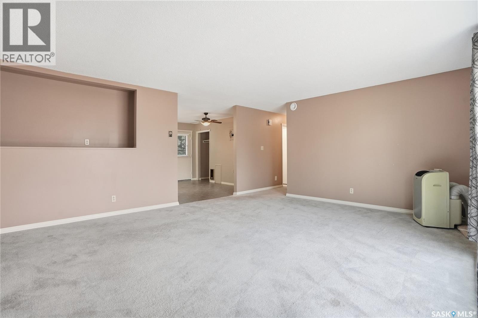 206 & 208 Coppermine Crescent, Saskatoon, SK - Indoor