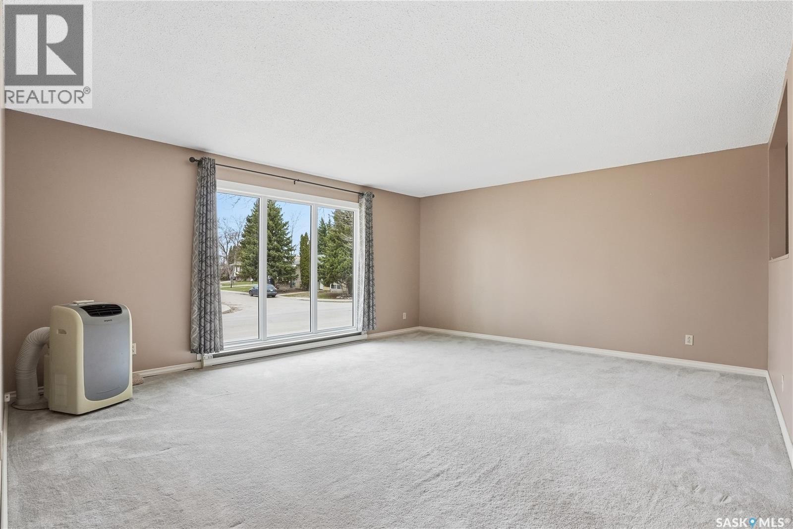 206 & 208 Coppermine Crescent, Saskatoon, SK - Indoor Photo Showing Other Room