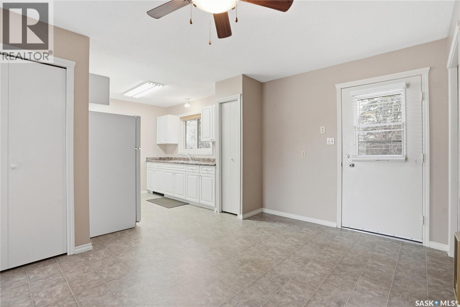 206 & 208 Coppermine Crescent, Saskatoon, SK - Indoor
