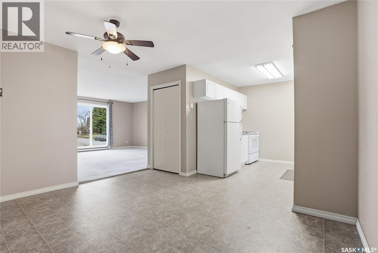 206 & 208 Coppermine Crescent, Saskatoon, SK - Indoor
