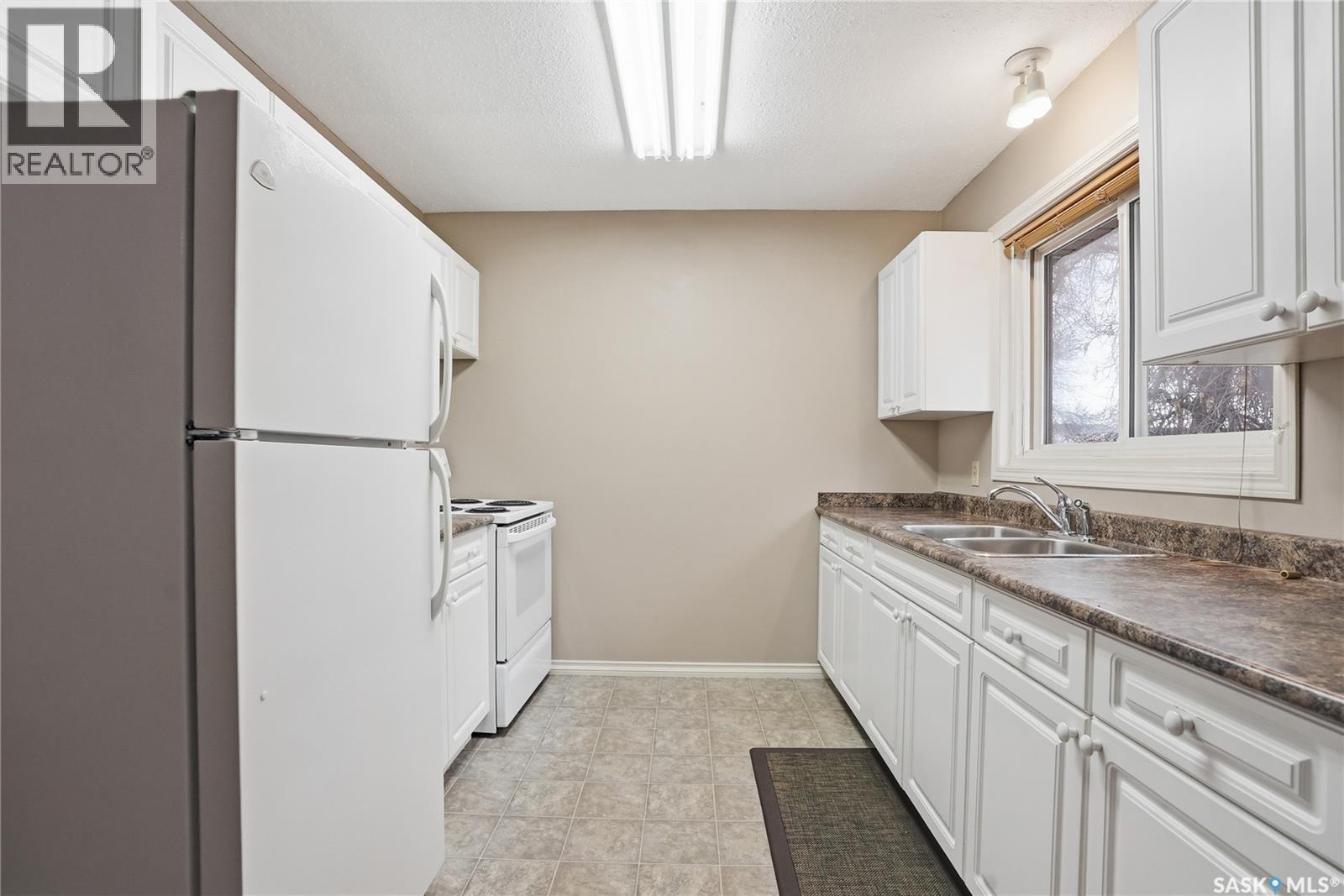 206 & 208 Coppermine Crescent, Saskatoon, SK - Indoor