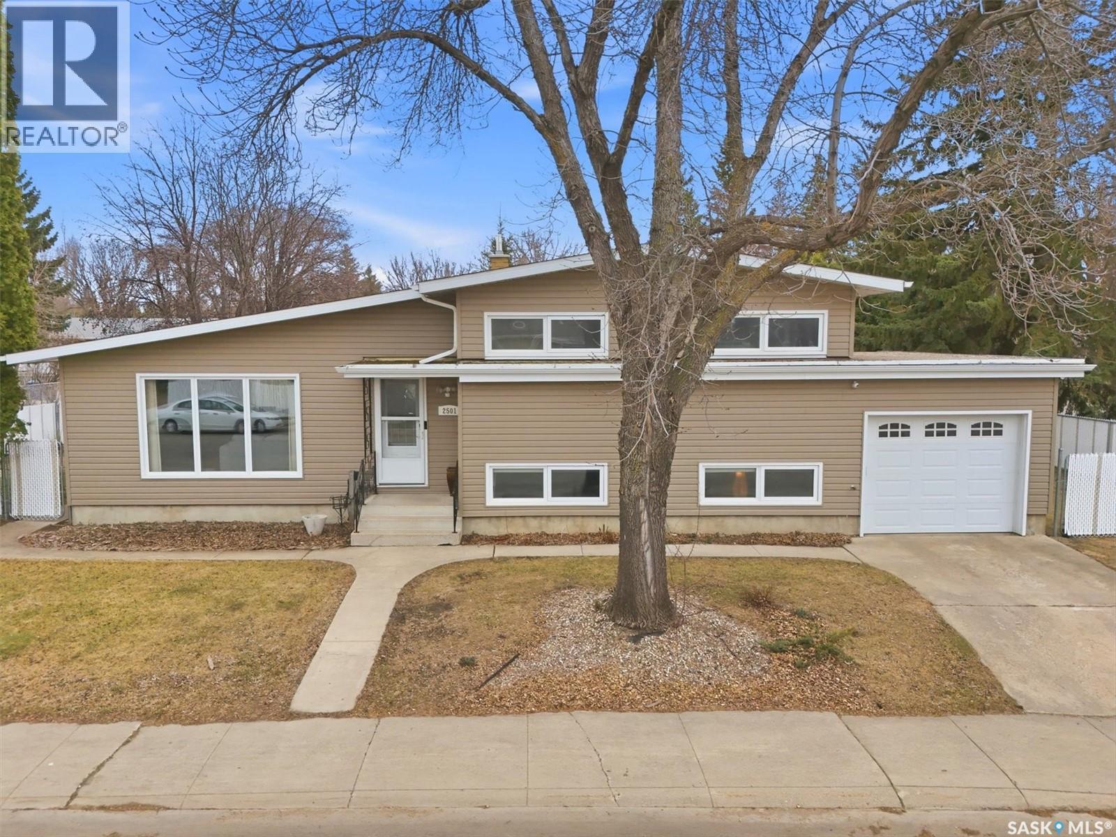 2501 Arlington Avenue, Saskatoon, SK - Outdoor With Facade