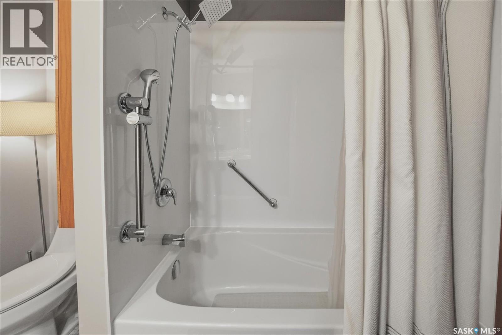 2501 Arlington Avenue, Saskatoon, SK - Indoor Photo Showing Bathroom