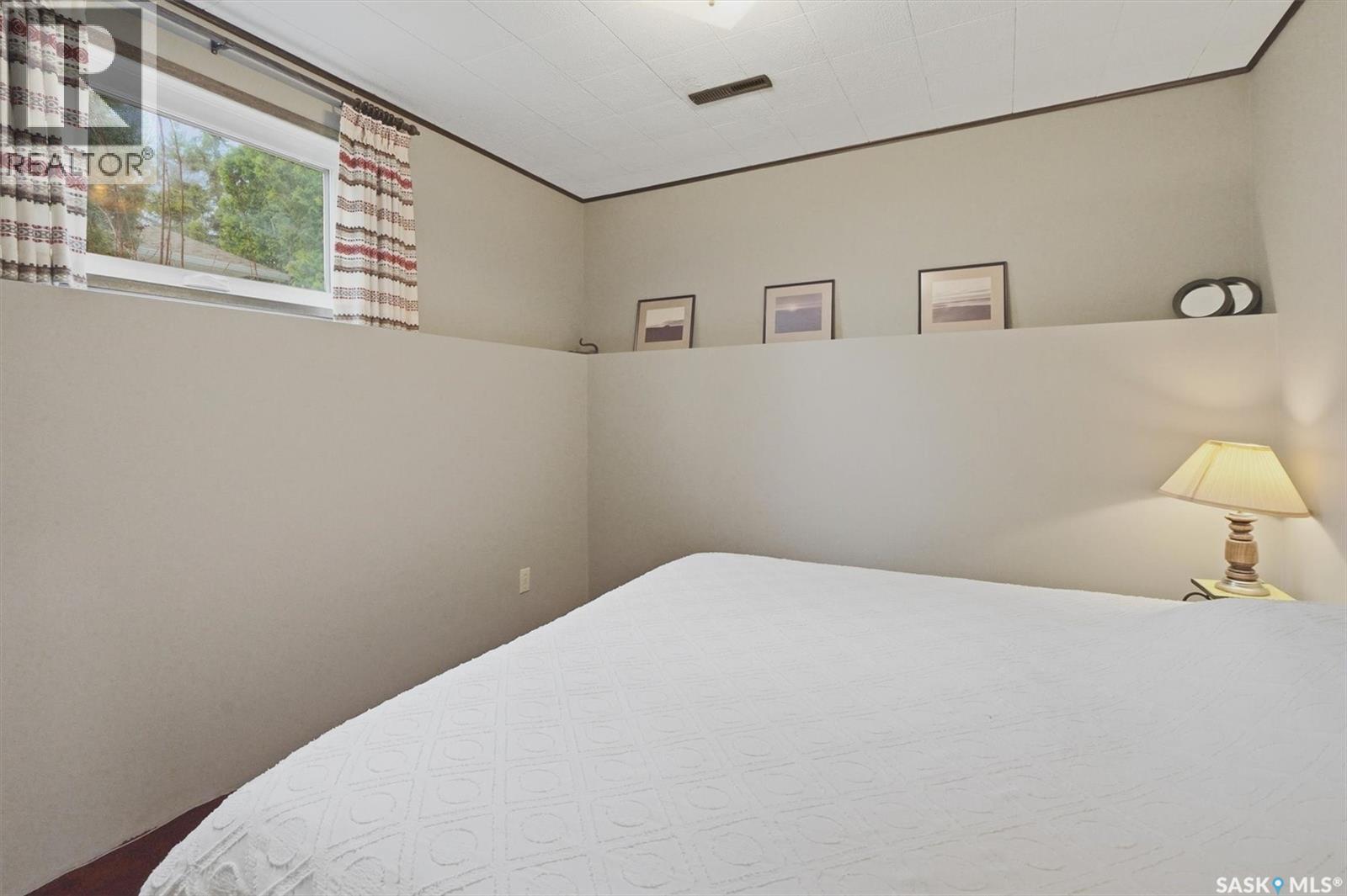 2501 Arlington Avenue, Saskatoon, SK - Indoor Photo Showing Bedroom