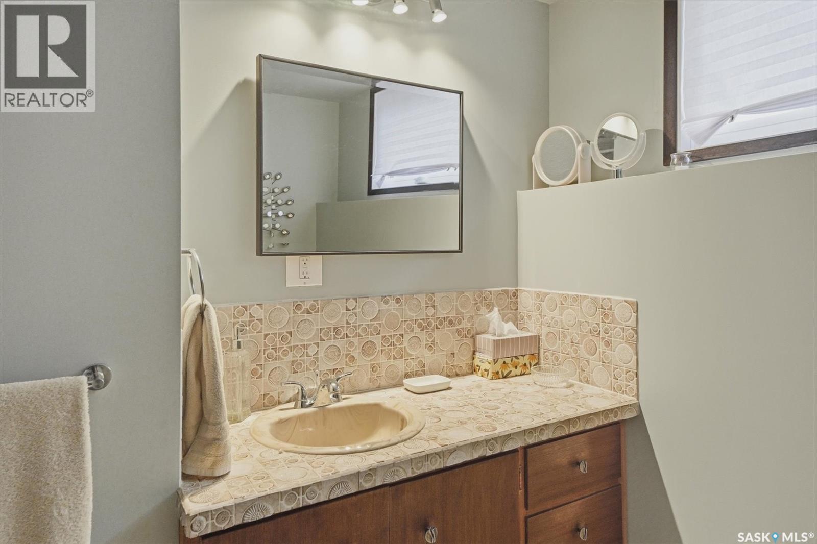 2501 Arlington Avenue, Saskatoon, SK - Indoor Photo Showing Bathroom