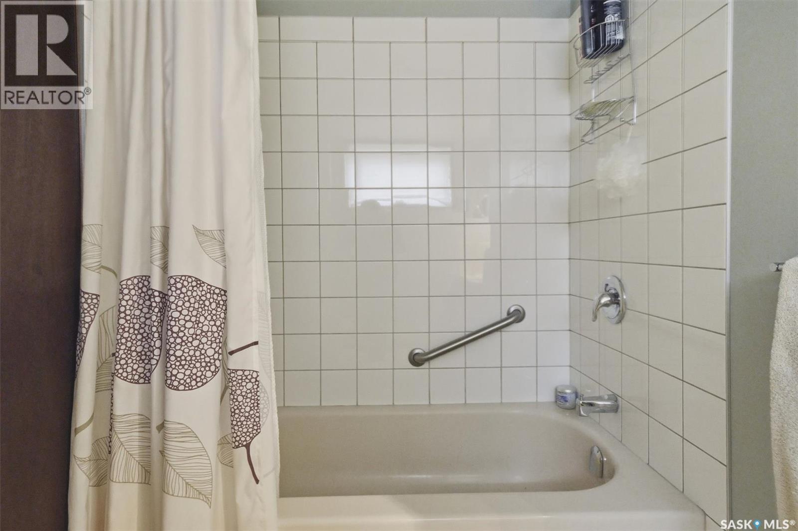 2501 Arlington Avenue, Saskatoon, SK - Indoor Photo Showing Bathroom