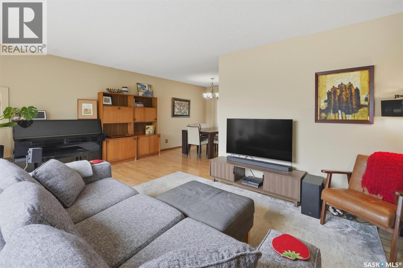 2501 Arlington Avenue, Saskatoon, SK - Indoor Photo Showing Living Room