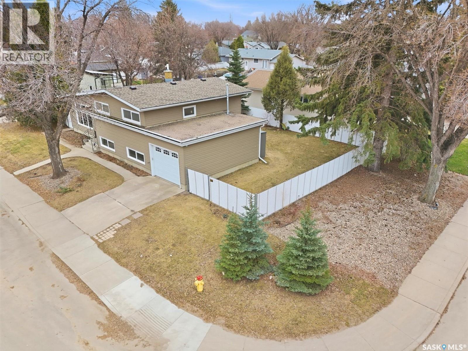 2501 Arlington Avenue, Saskatoon, SK - Outdoor
