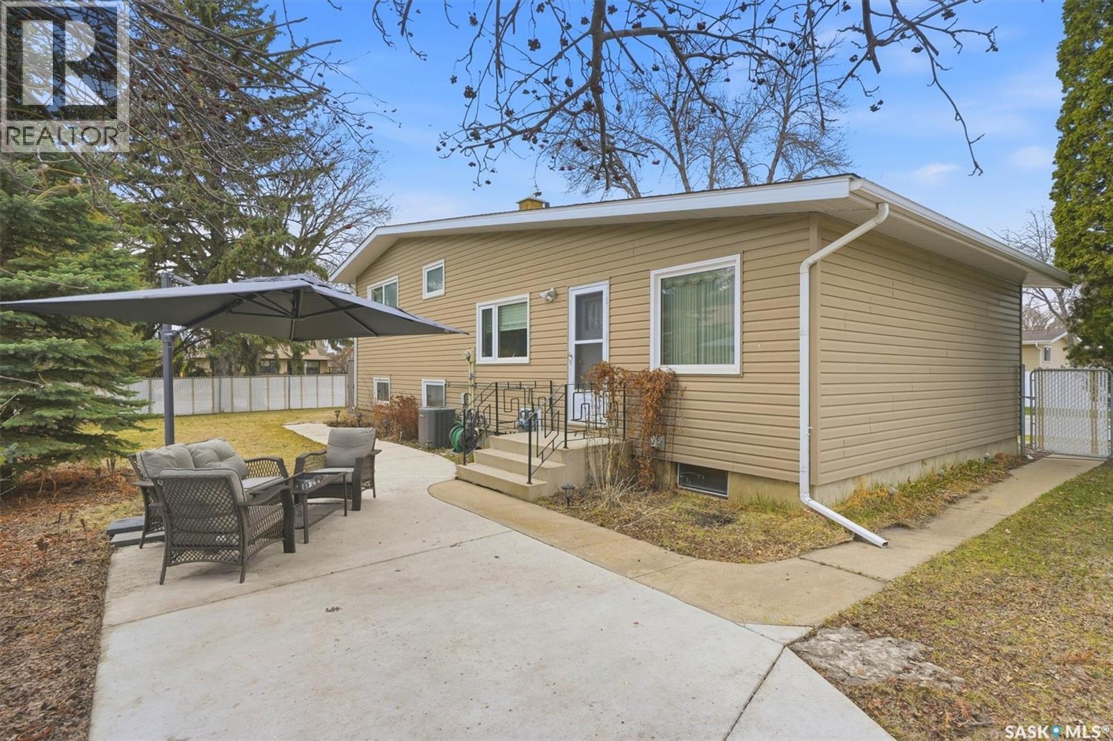 2501 Arlington Avenue, Saskatoon, SK - Outdoor With Deck Patio Veranda