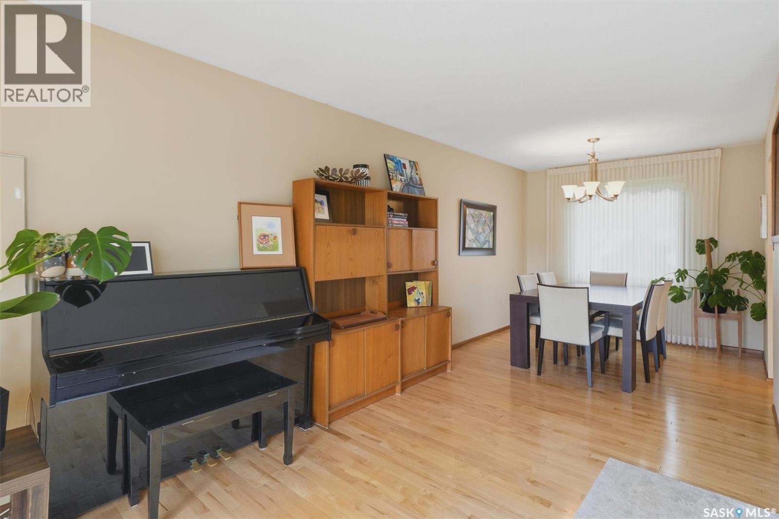 2501 Arlington Avenue, Saskatoon, SK - Indoor Photo Showing Dining Room