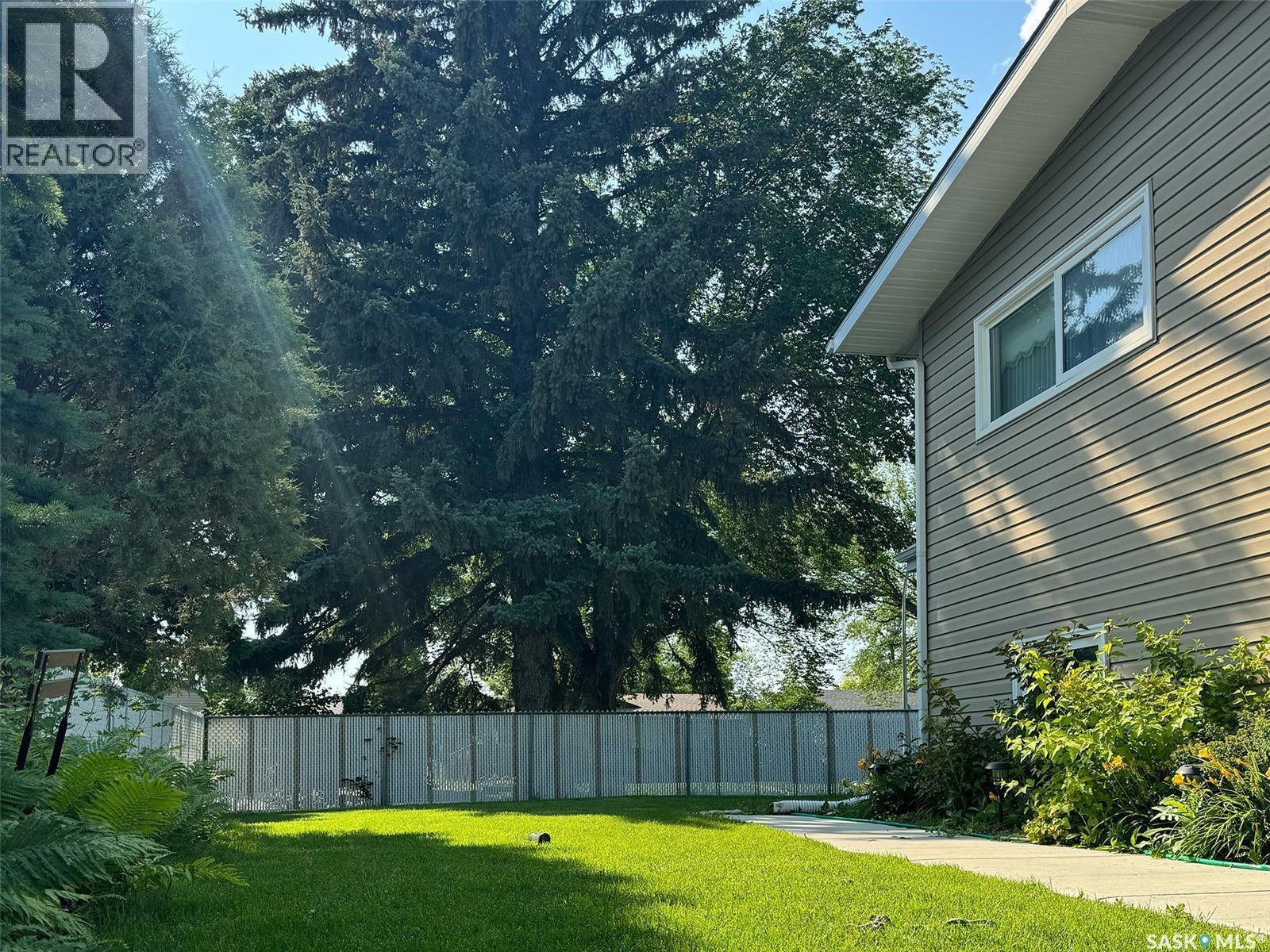 2501 Arlington Avenue, Saskatoon, SK - Outdoor
