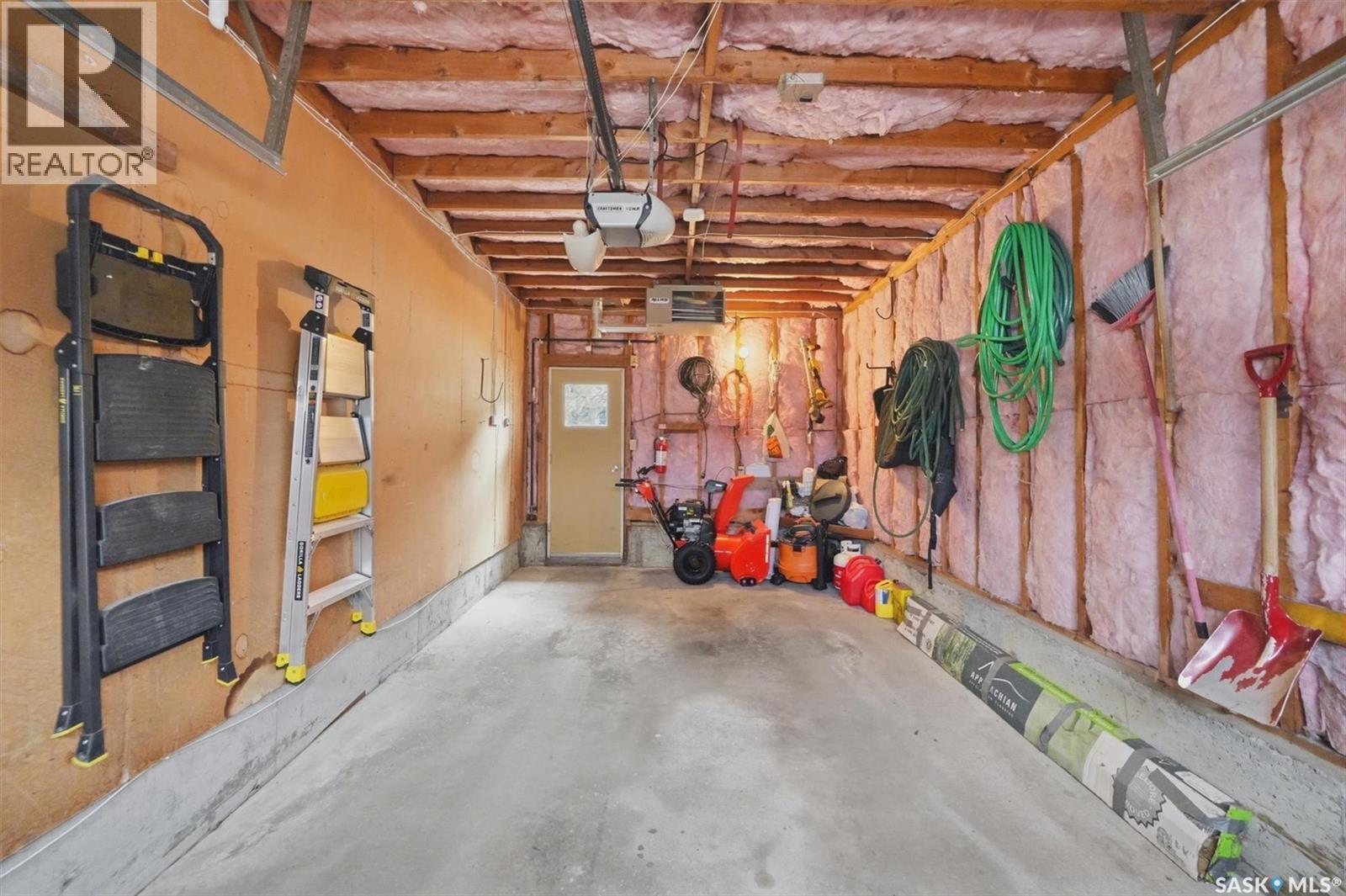 2501 Arlington Avenue, Saskatoon, SK - Indoor