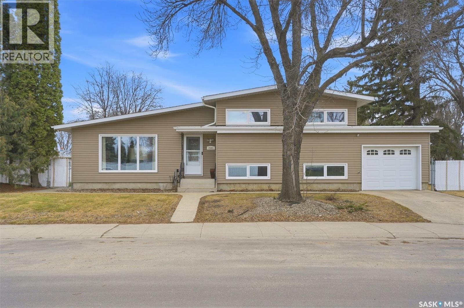 2501 Arlington Avenue, Saskatoon, SK - Outdoor With Facade
