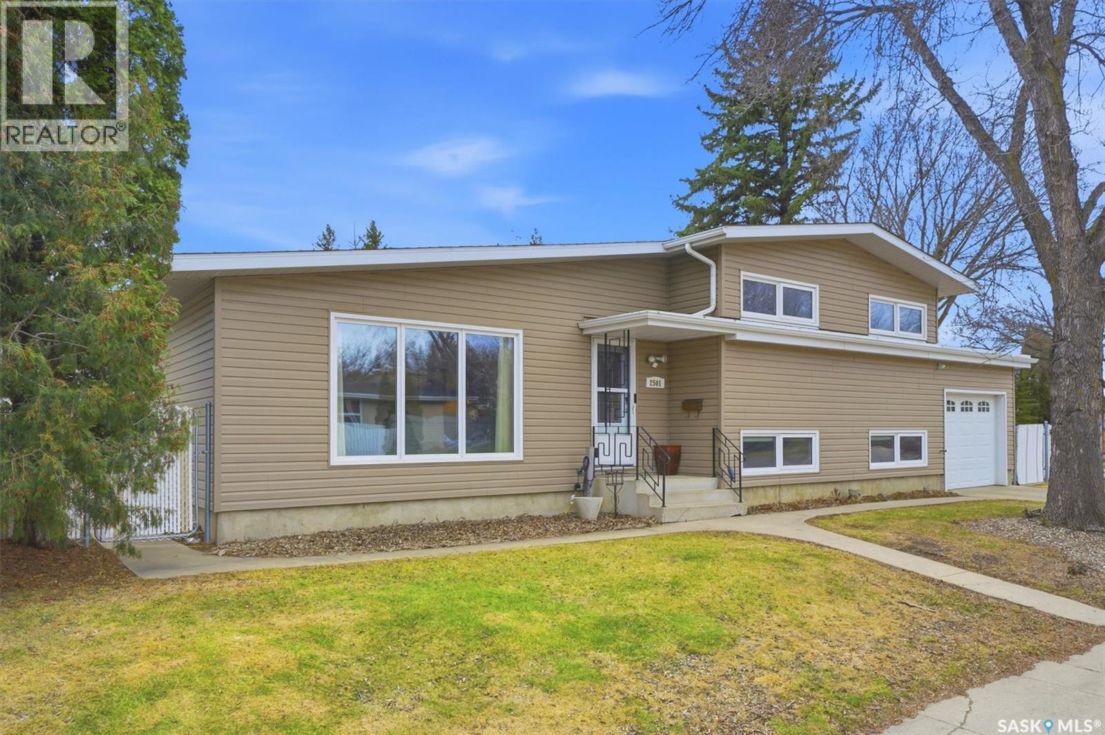 2501 Arlington Avenue, Saskatoon, SK - Outdoor