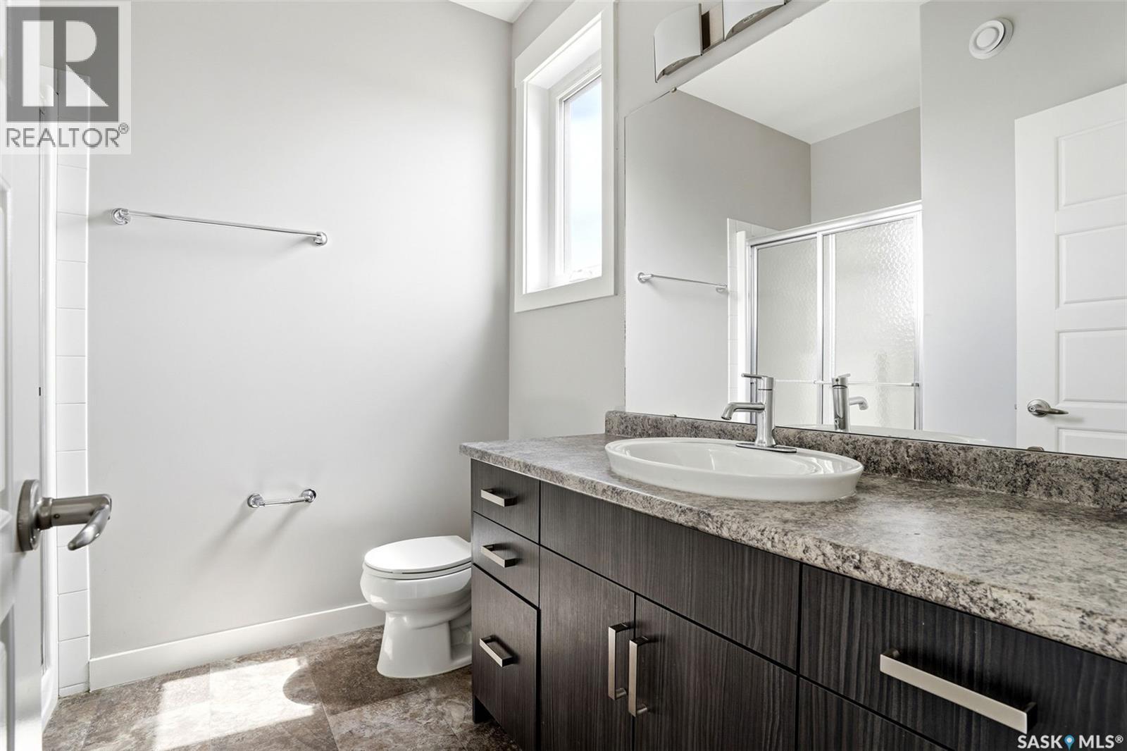 5734 Glide Crescent, Regina, SK - Indoor Photo Showing Bathroom