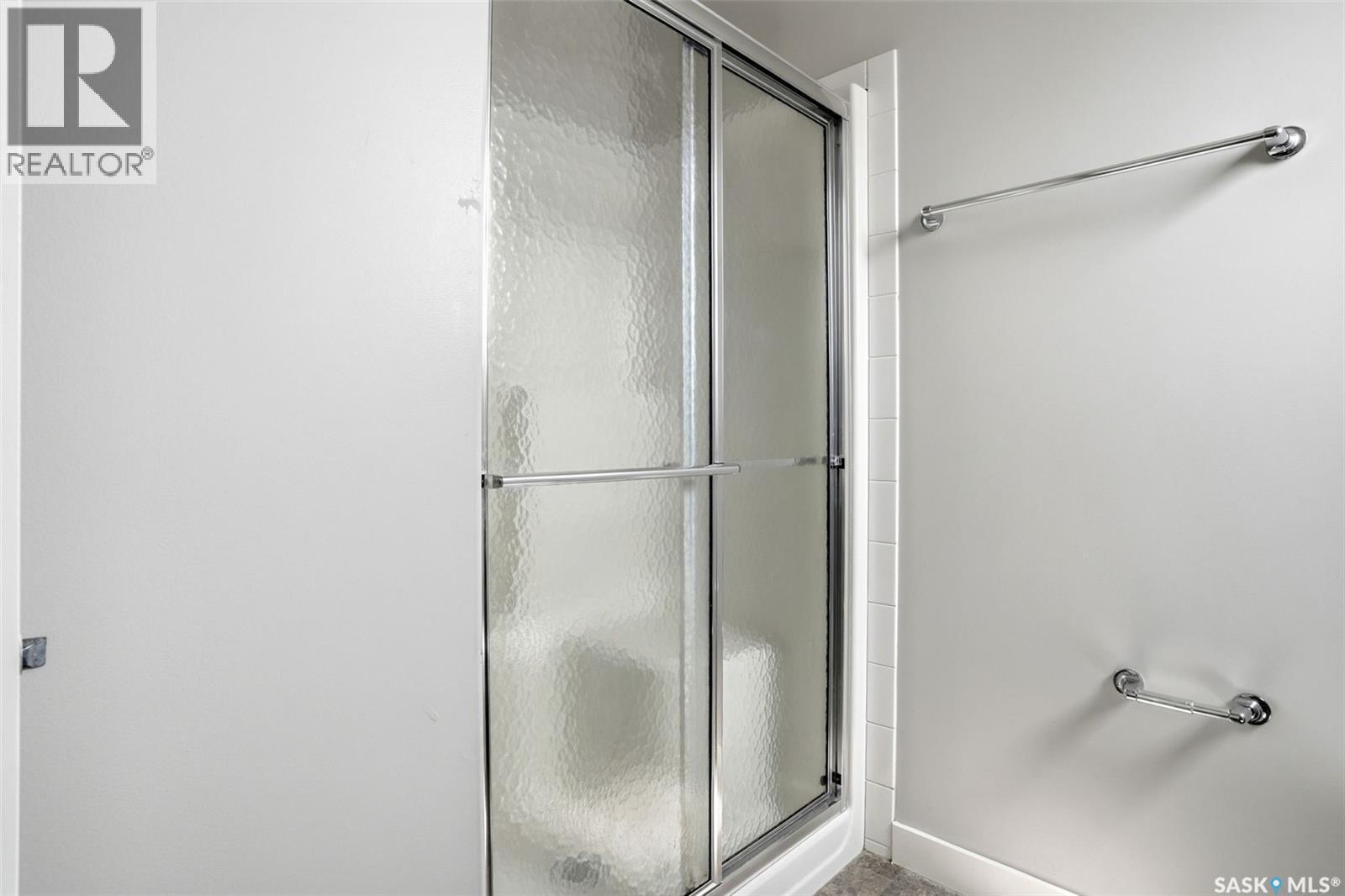 5734 Glide Crescent, Regina, SK - Indoor Photo Showing Bathroom