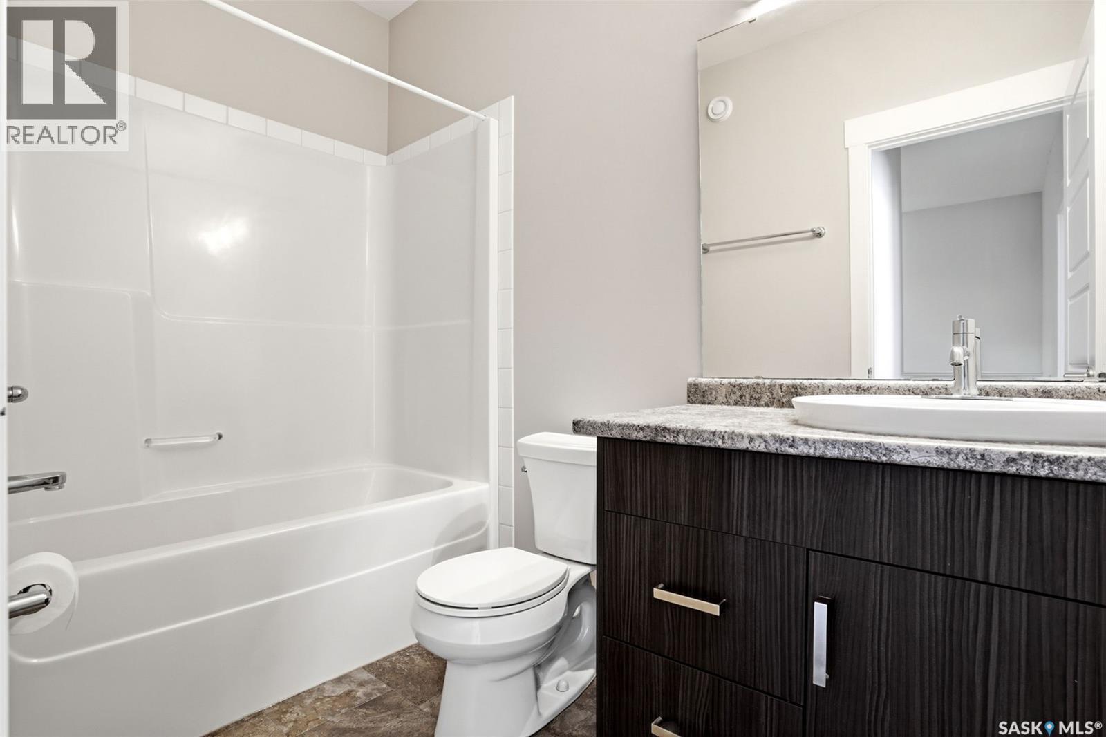 5734 Glide Crescent, Regina, SK - Indoor Photo Showing Bathroom