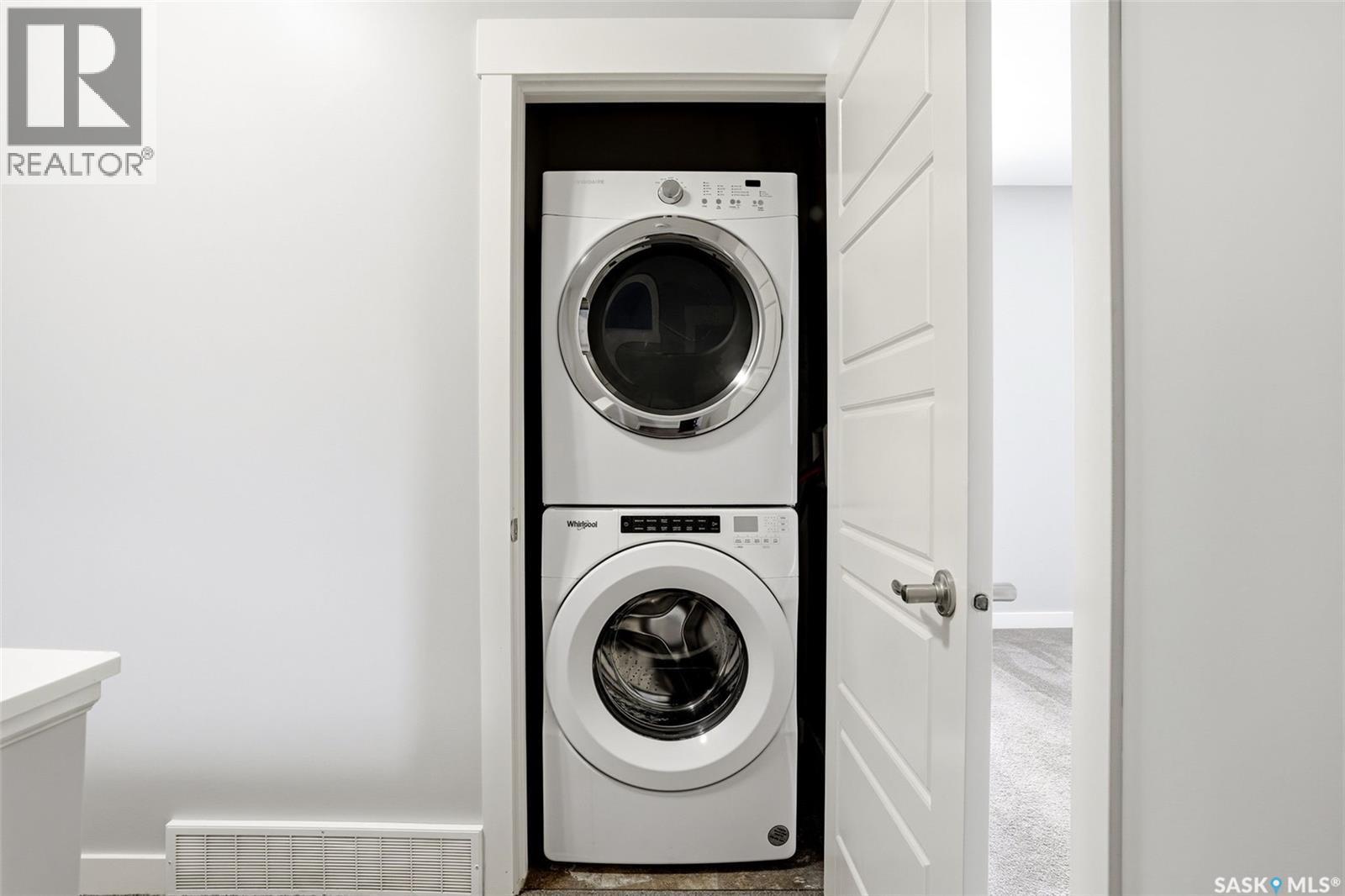 5734 Glide Crescent, Regina, SK - Indoor Photo Showing Laundry Room