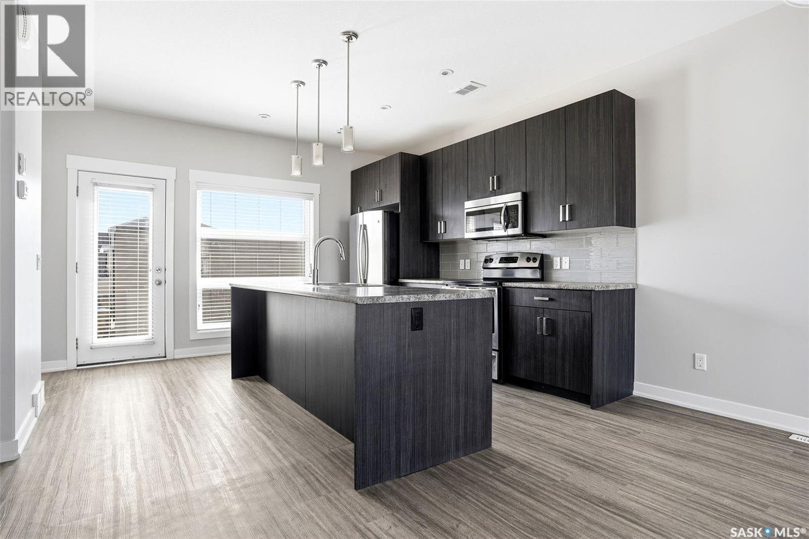 5734 Glide Crescent, Regina, SK - Indoor Photo Showing Kitchen With Upgraded Kitchen