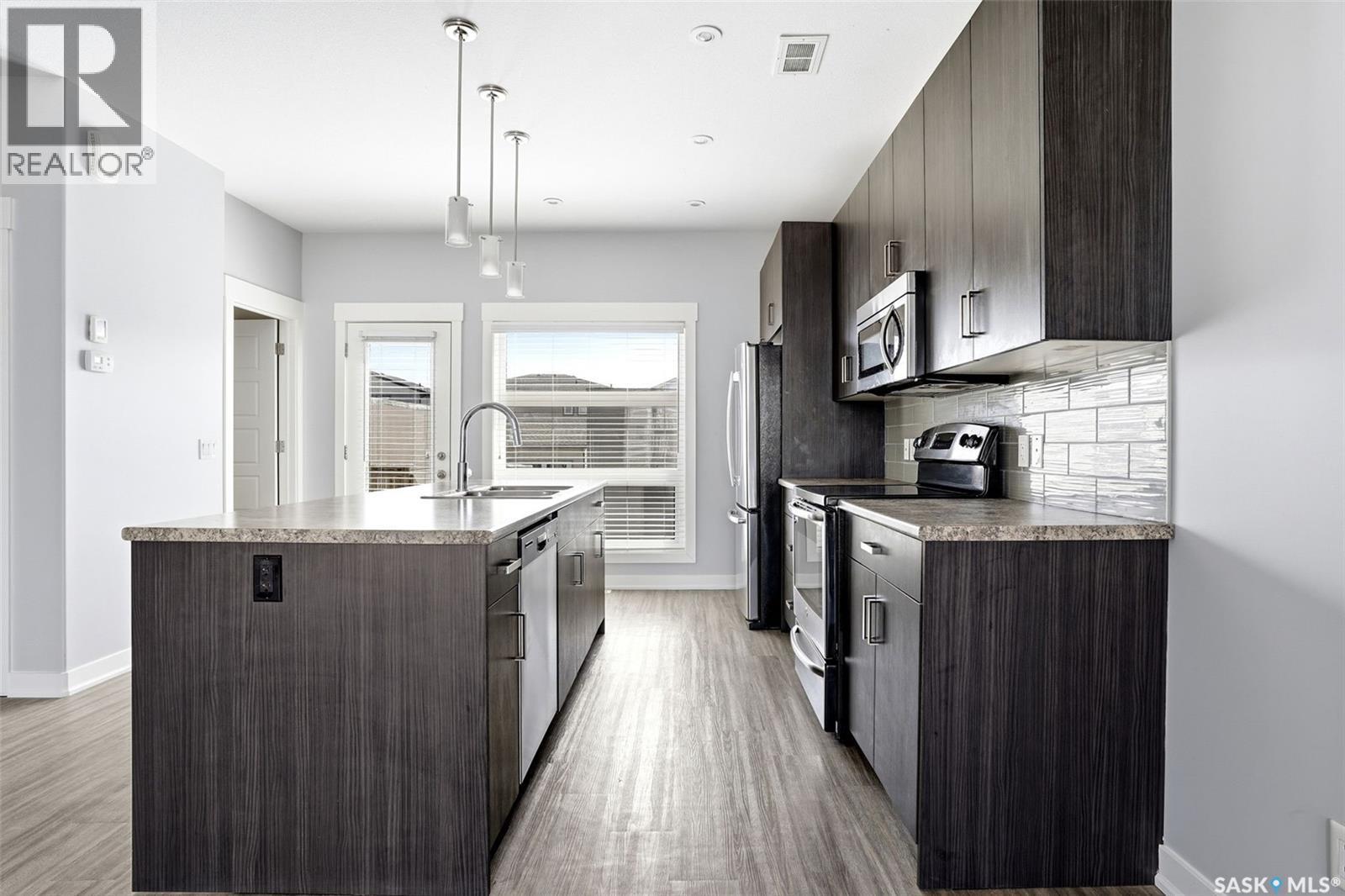 5734 Glide Crescent, Regina, SK - Indoor Photo Showing Kitchen With Upgraded Kitchen
