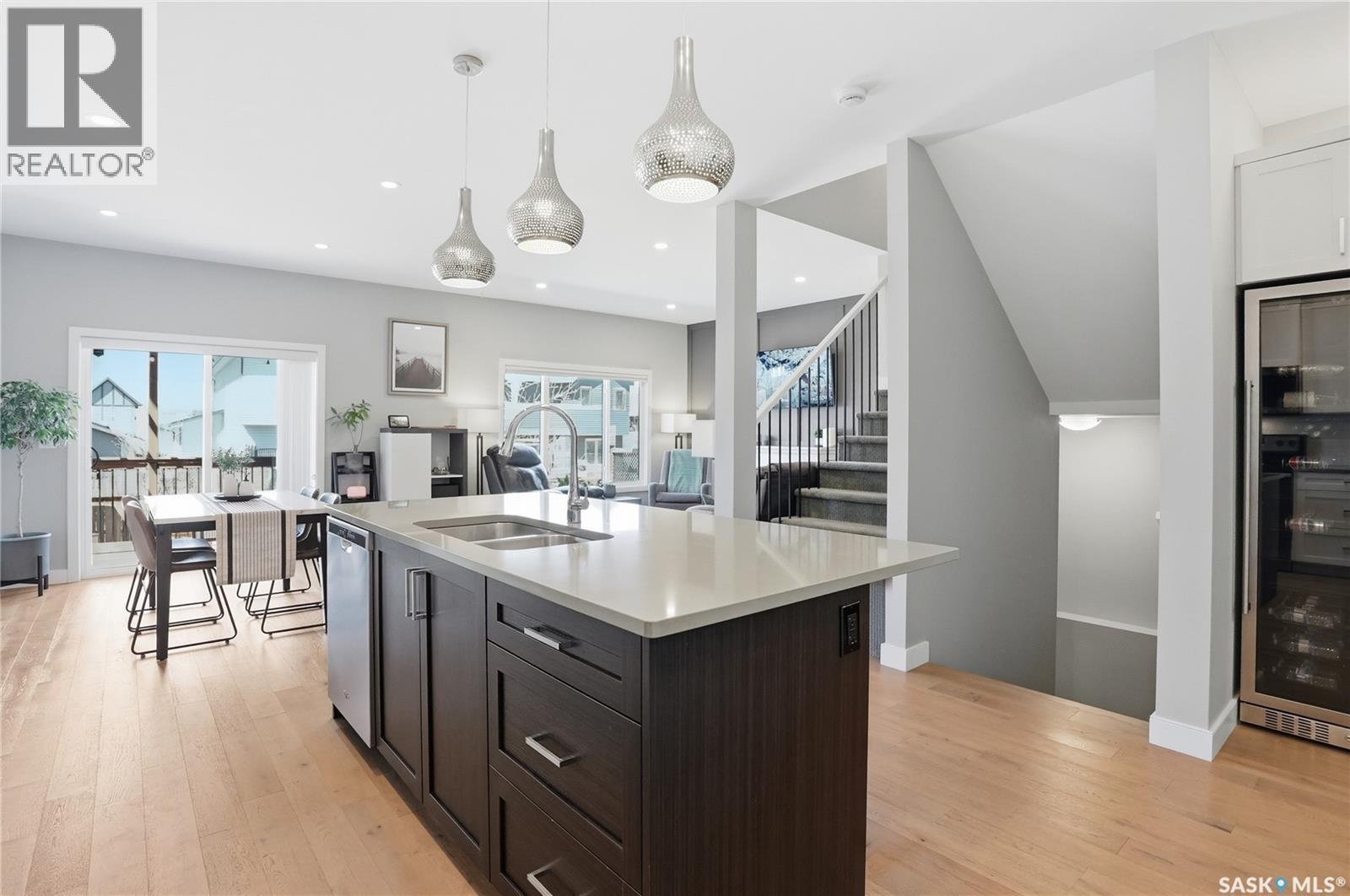 331 Underhill Bend, Saskatoon, SK - Indoor Photo Showing Kitchen With Double Sink