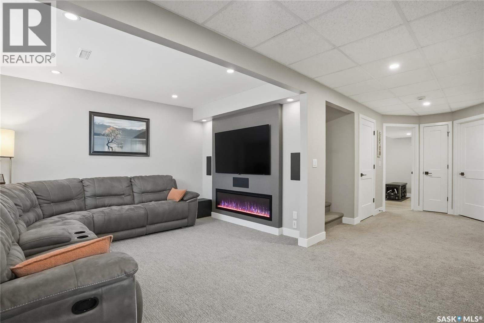 331 Underhill Bend, Saskatoon, SK - Indoor Photo Showing Living Room