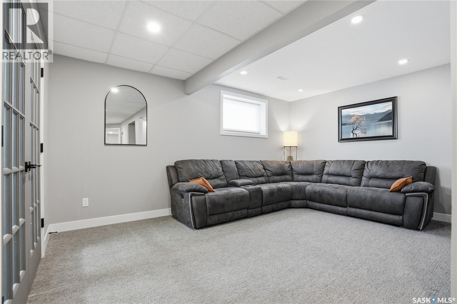 331 Underhill Bend, Saskatoon, SK - Indoor Photo Showing Living Room