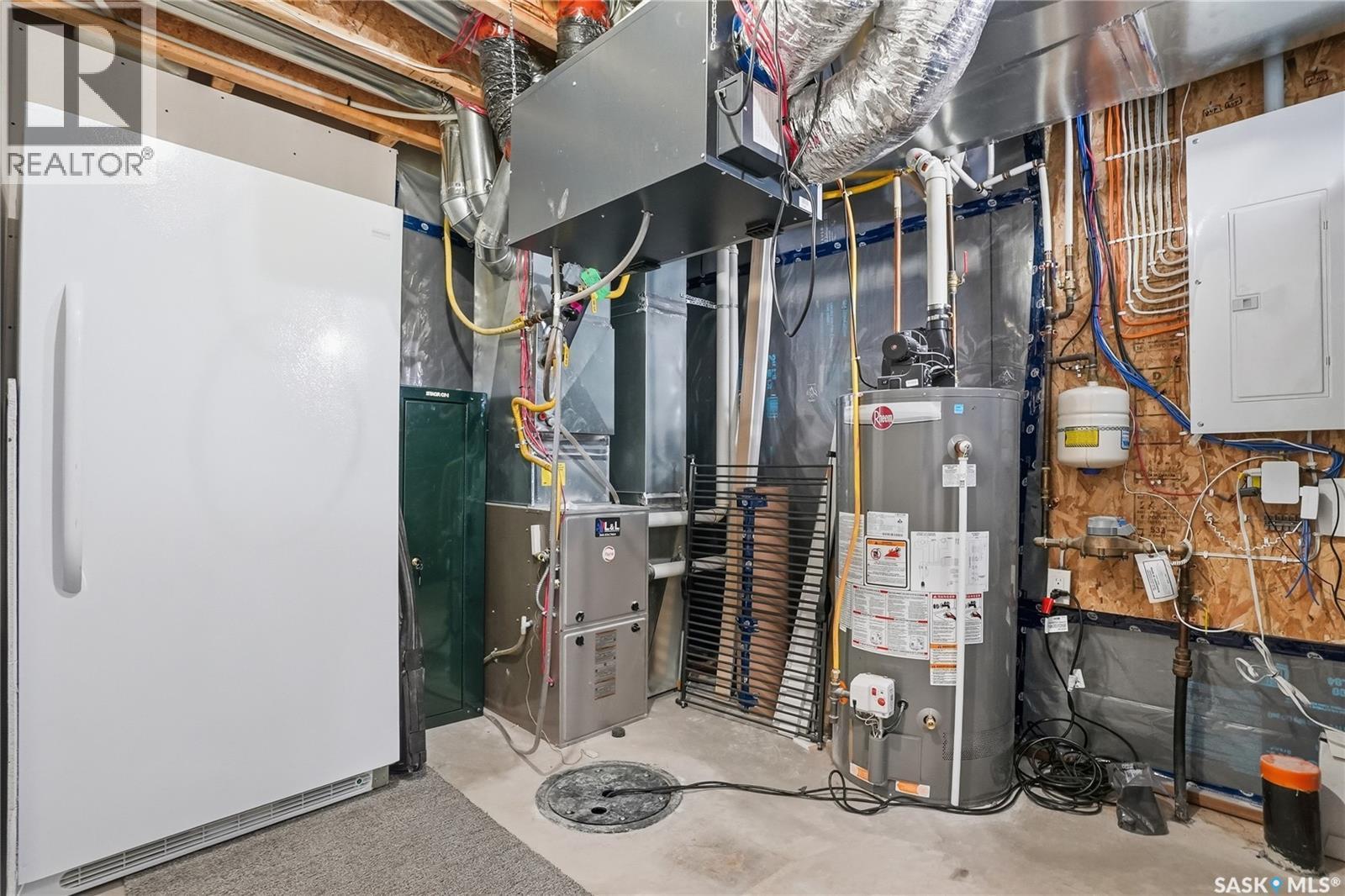 331 Underhill Bend, Saskatoon, SK - Indoor Photo Showing Basement