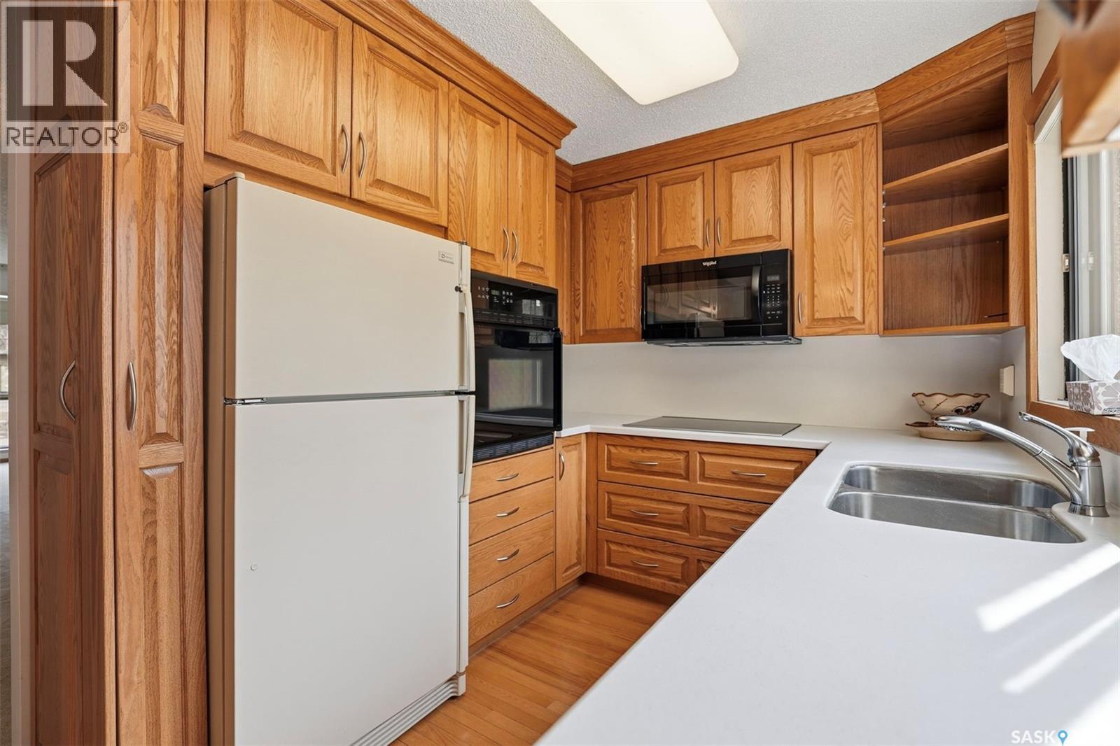 3 425 Pinehouse Drive, Saskatoon, SK - Indoor Photo Showing Kitchen With Double Sink