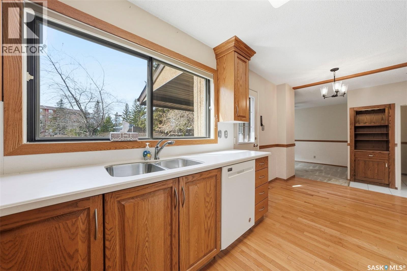 3 425 Pinehouse Drive, Saskatoon, SK - Indoor Photo Showing Kitchen With Double Sink