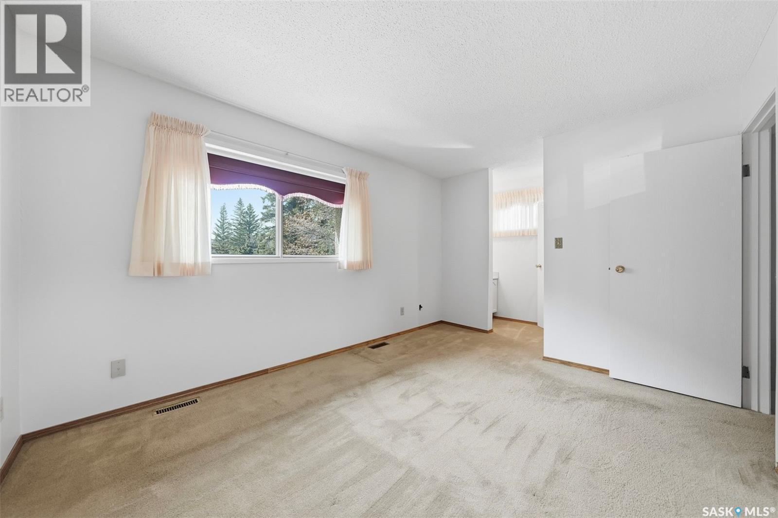 3 425 Pinehouse Drive, Saskatoon, SK - Indoor Photo Showing Other Room