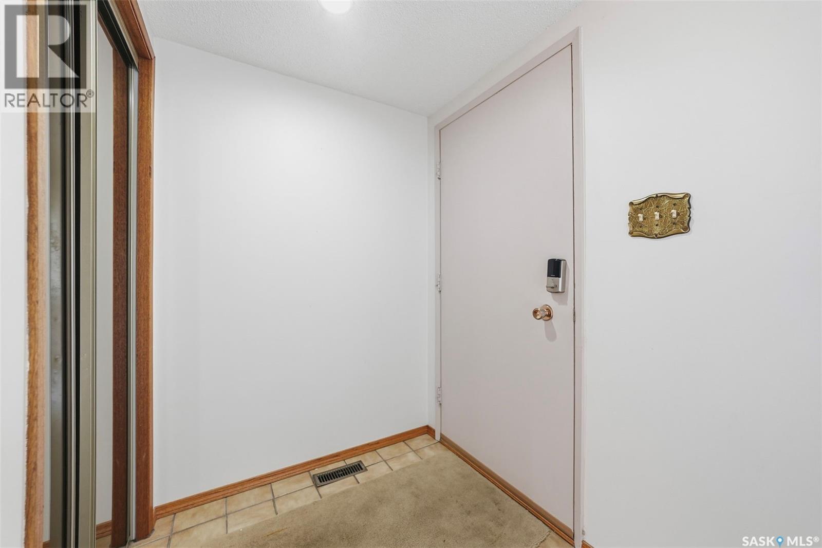 3 425 Pinehouse Drive, Saskatoon, SK - Indoor Photo Showing Other Room