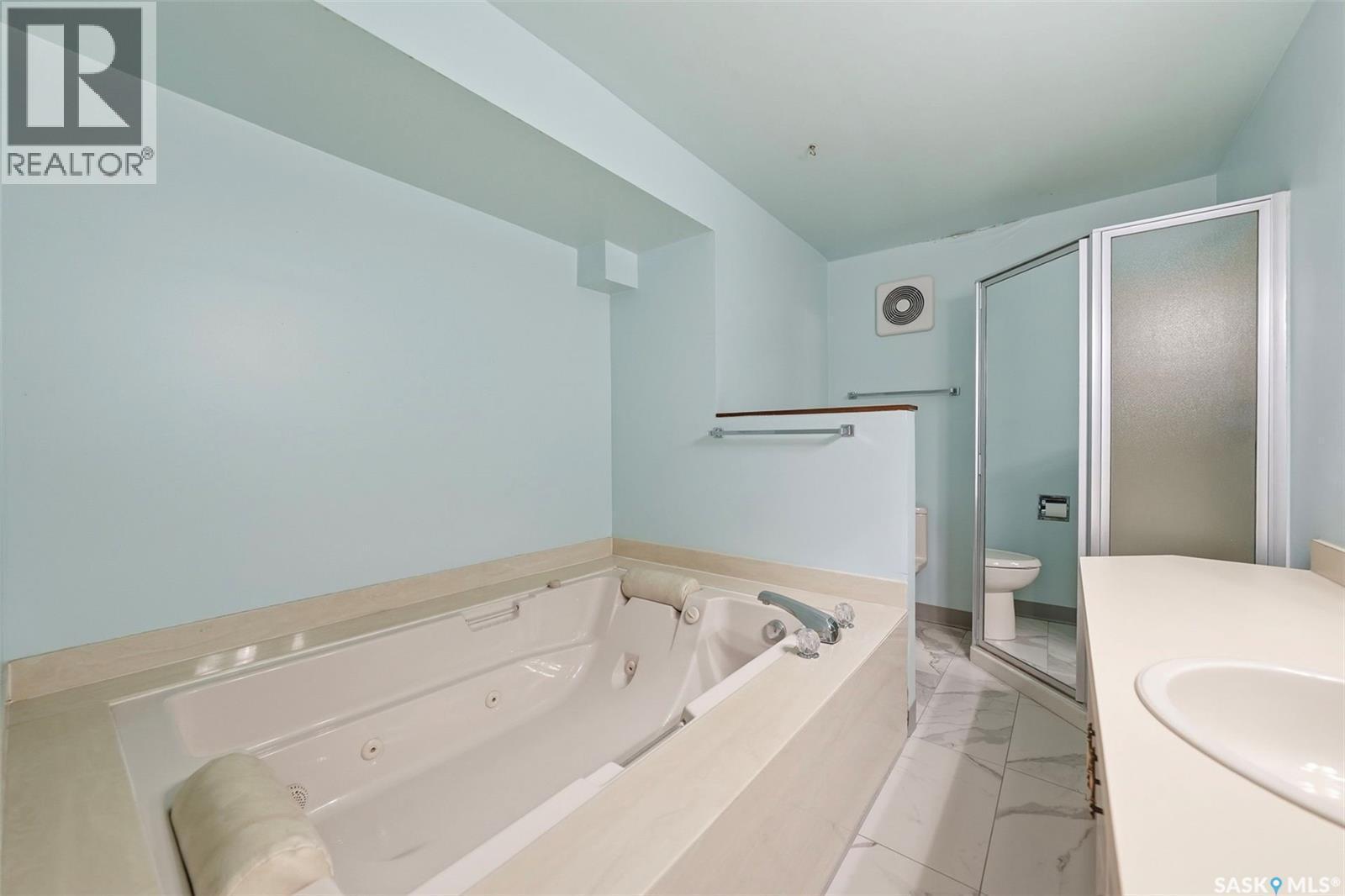 3 425 Pinehouse Drive, Saskatoon, SK - Indoor Photo Showing Bathroom