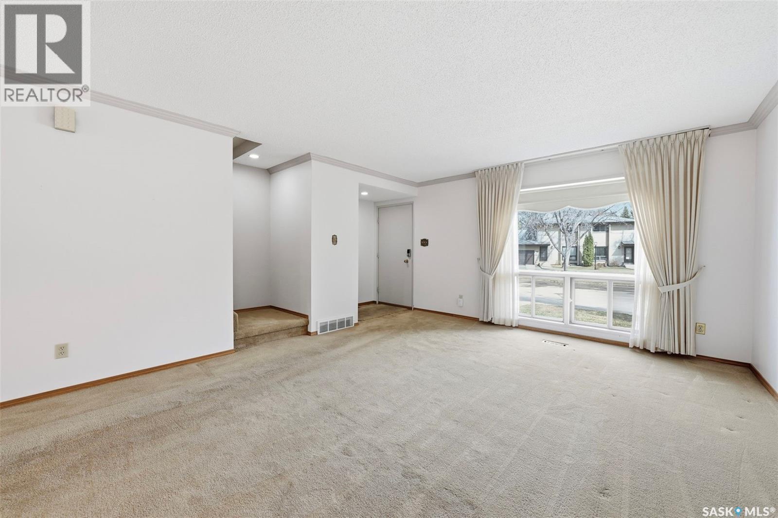 3 425 Pinehouse Drive, Saskatoon, SK - Indoor Photo Showing Other Room