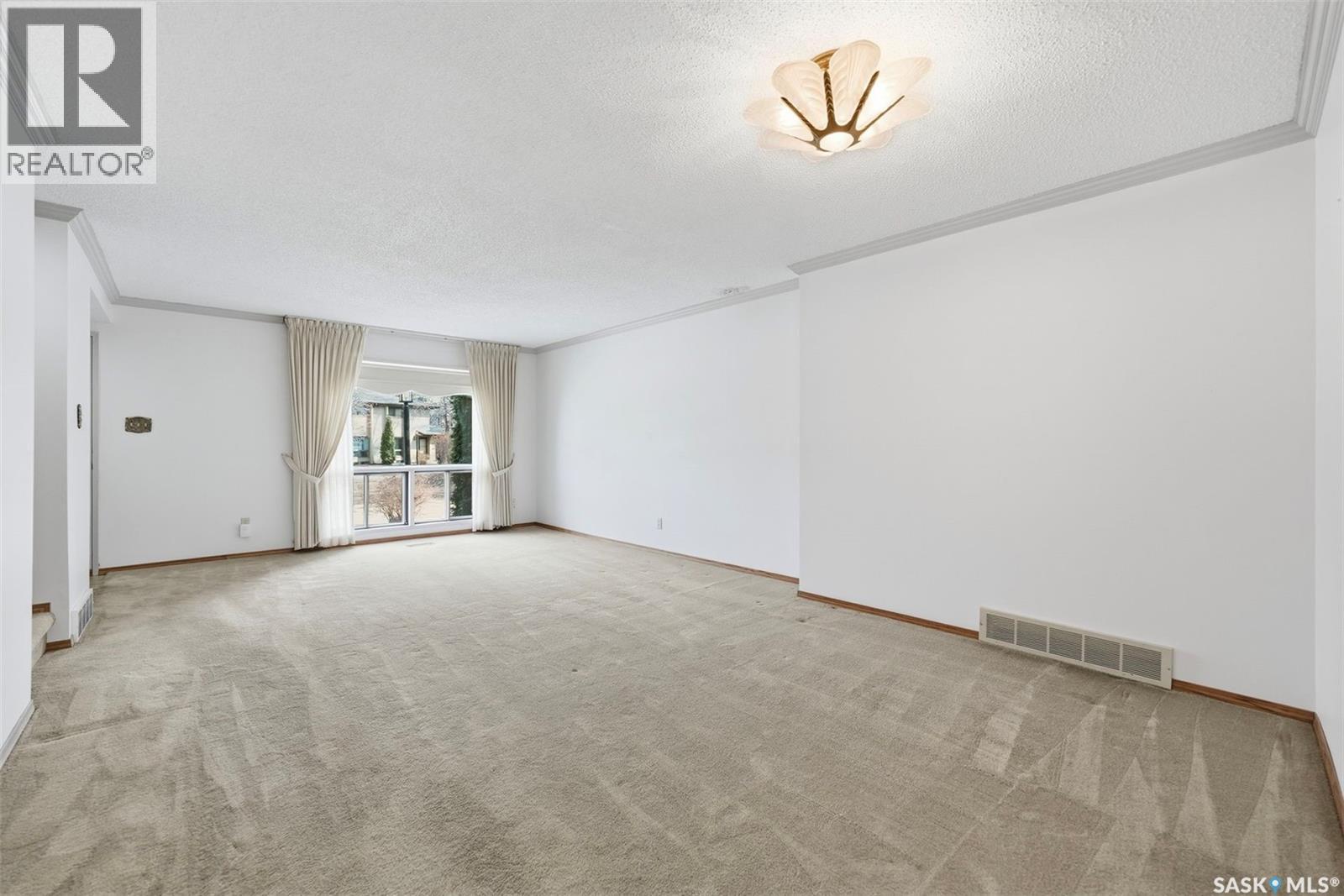 3 425 Pinehouse Drive, Saskatoon, SK - Indoor Photo Showing Other Room