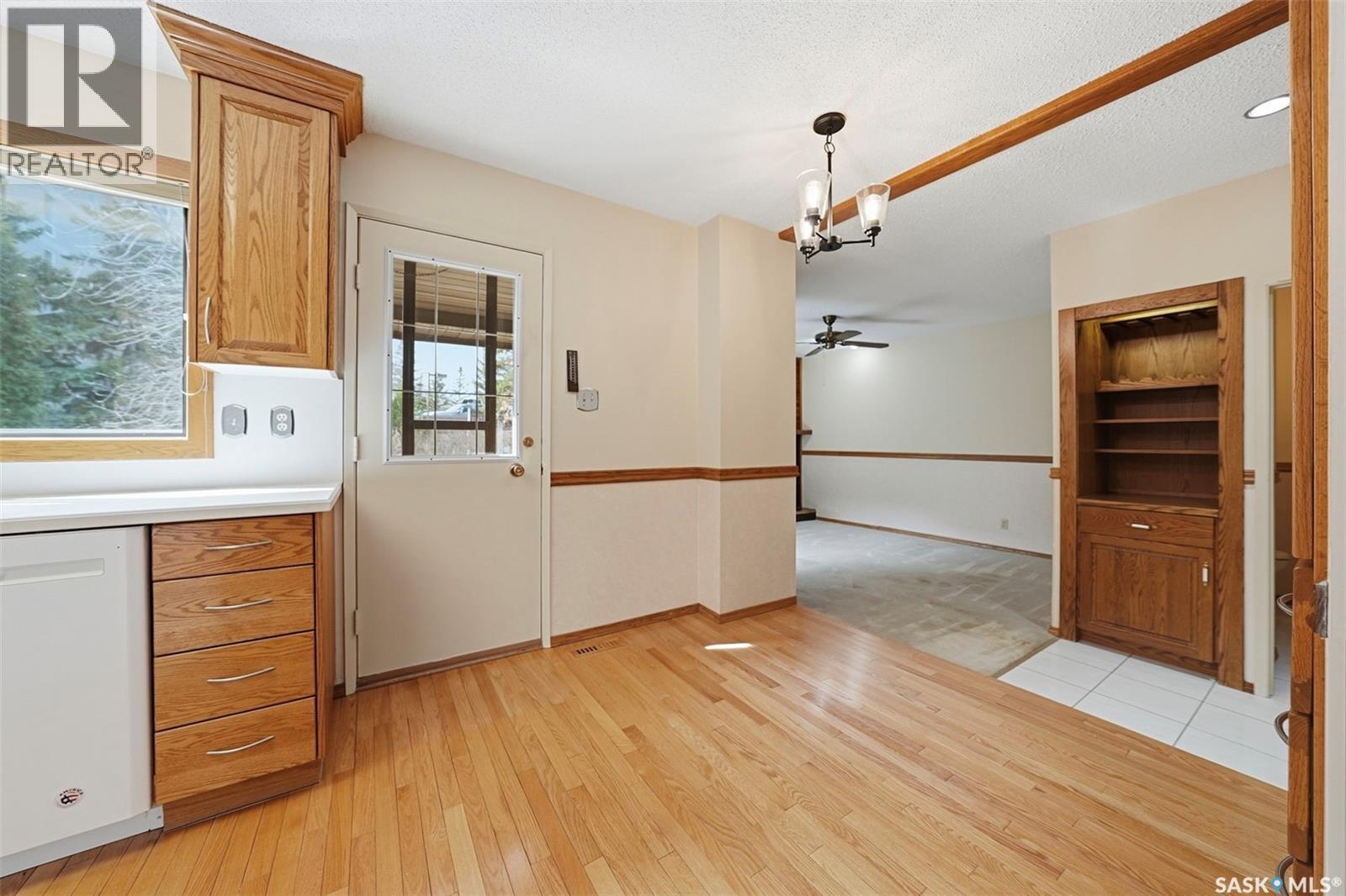 3 425 Pinehouse Drive, Saskatoon, SK - Indoor