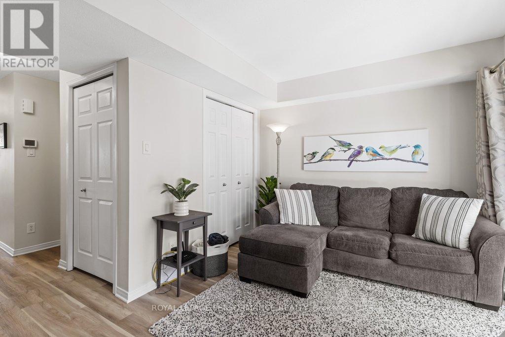 175 Windswept Private, Ottawa, ON - Indoor Photo Showing Living Room