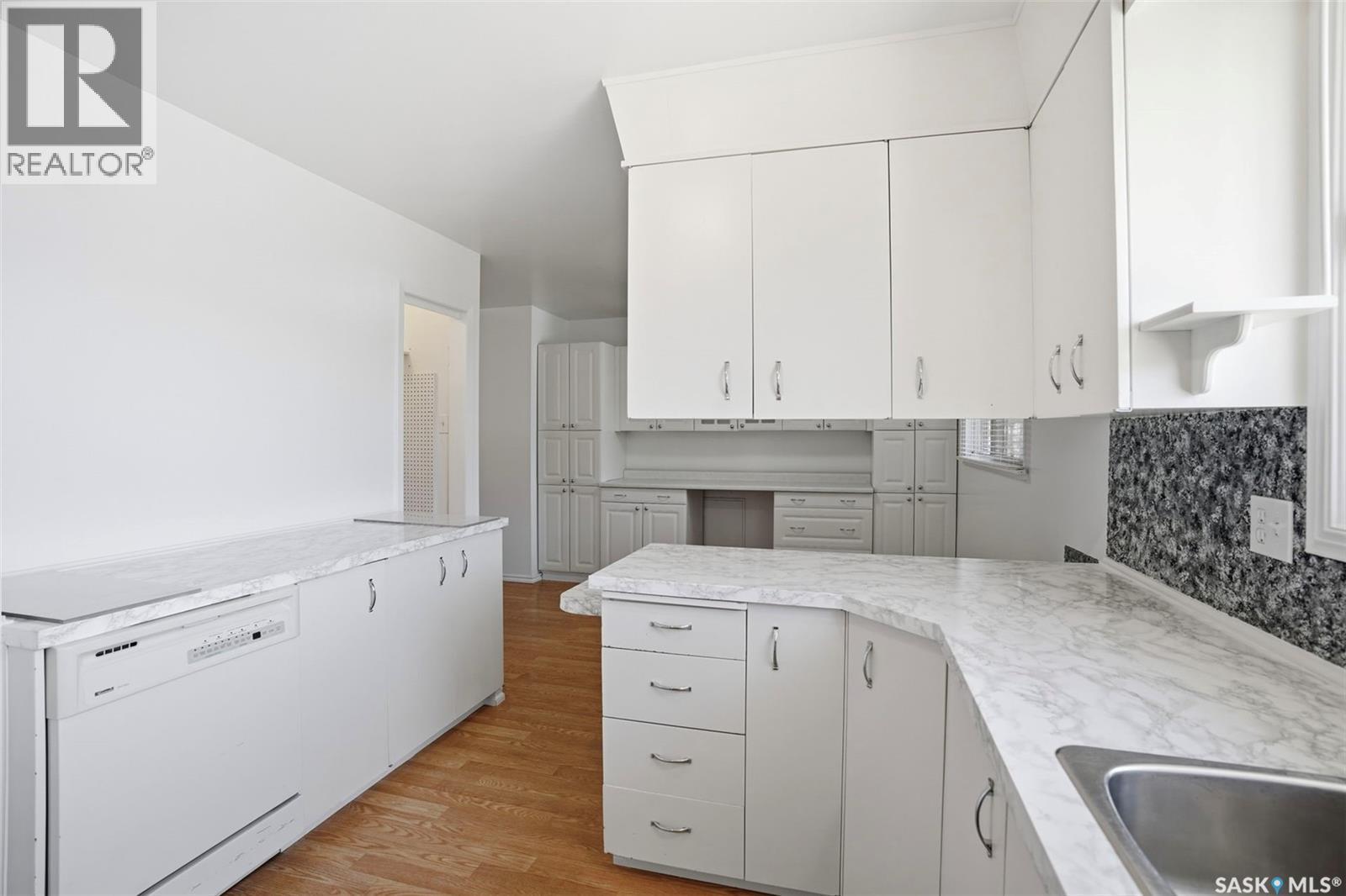 218 Anderson Crescent, Saskatoon, SK - Indoor Photo Showing Kitchen