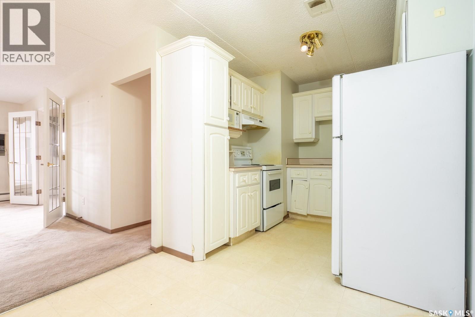 504 20 Kleisinger Crescent, Regina, SK - Indoor Photo Showing Kitchen