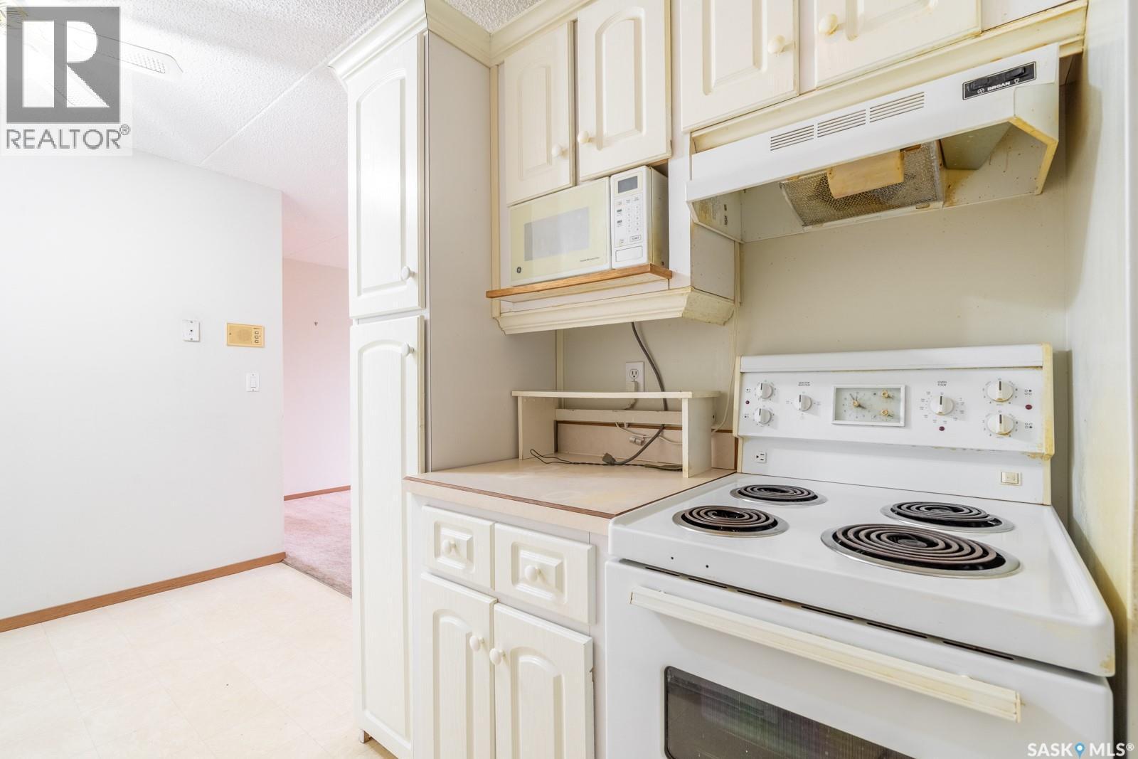 504 20 Kleisinger Crescent, Regina, SK - Indoor Photo Showing Kitchen
