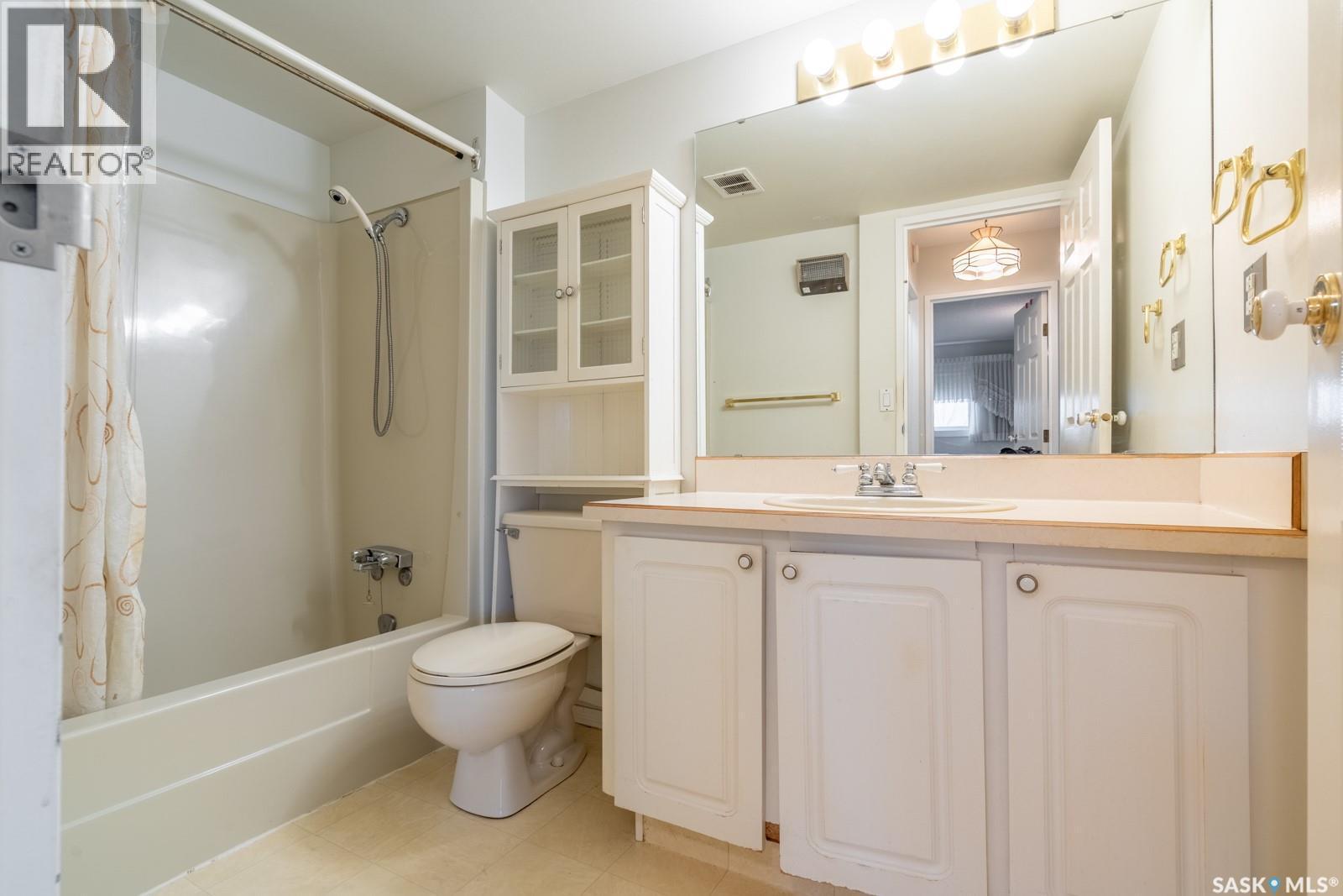 504 20 Kleisinger Crescent, Regina, SK - Indoor Photo Showing Bathroom