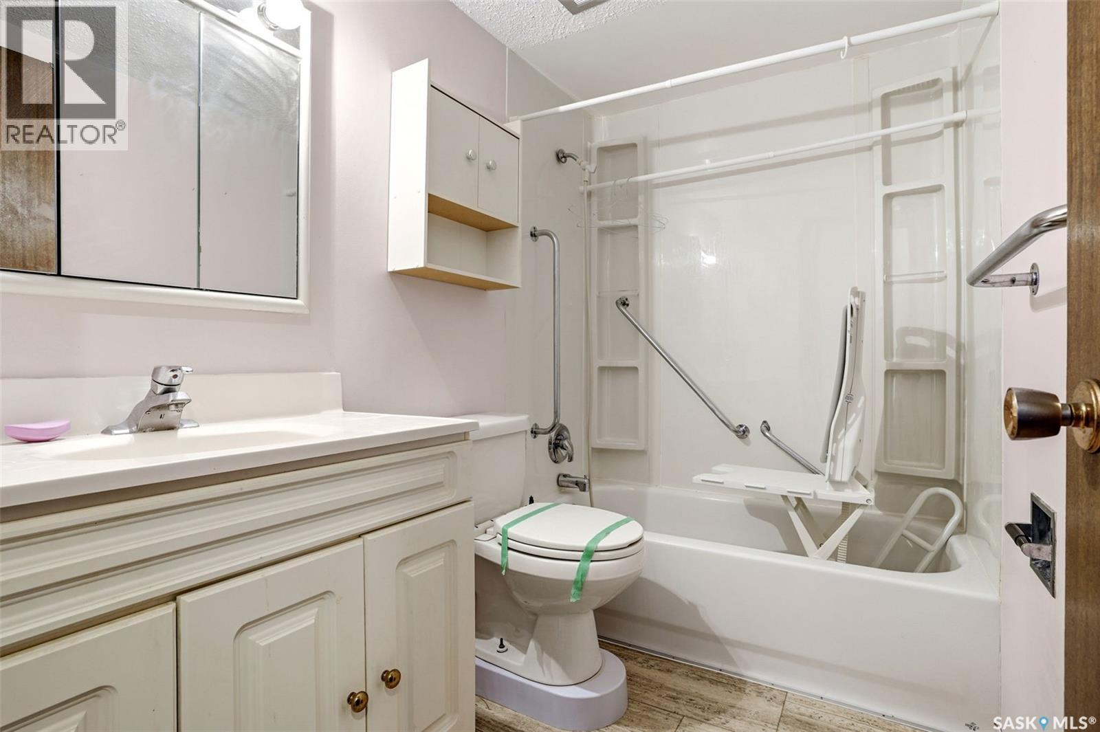 9 26 Shaw Street, Regina, SK - Indoor Photo Showing Bathroom