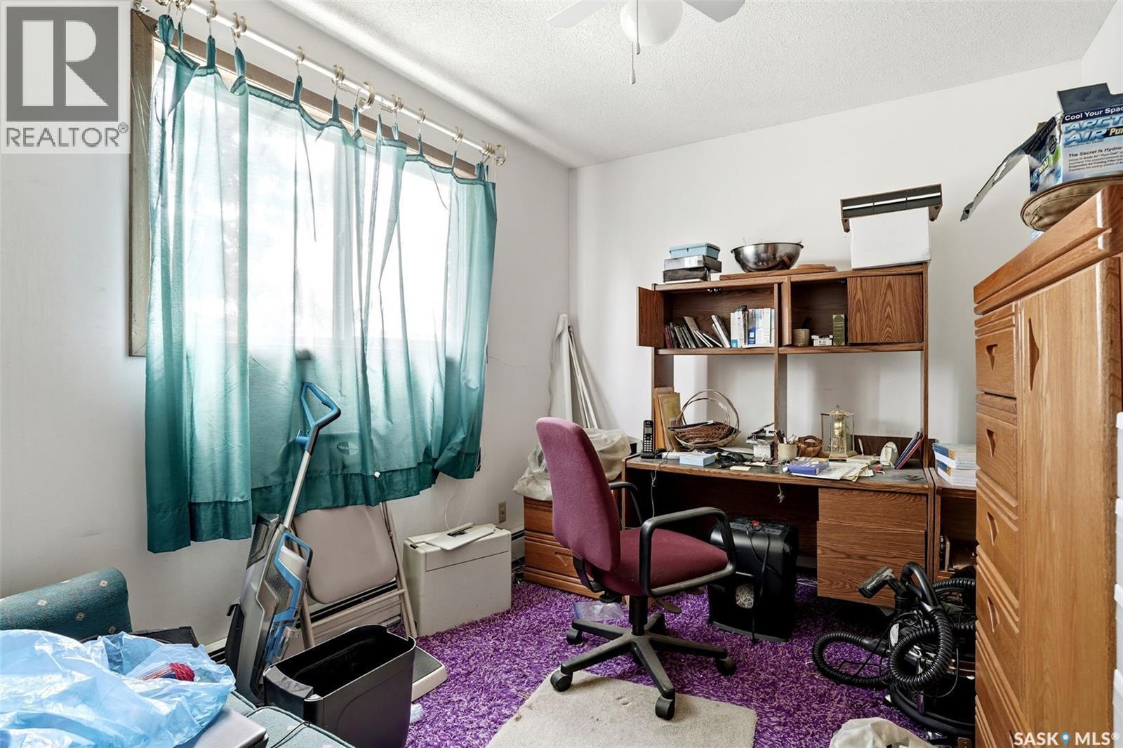 9 26 Shaw Street, Regina, SK - Indoor Photo Showing Office