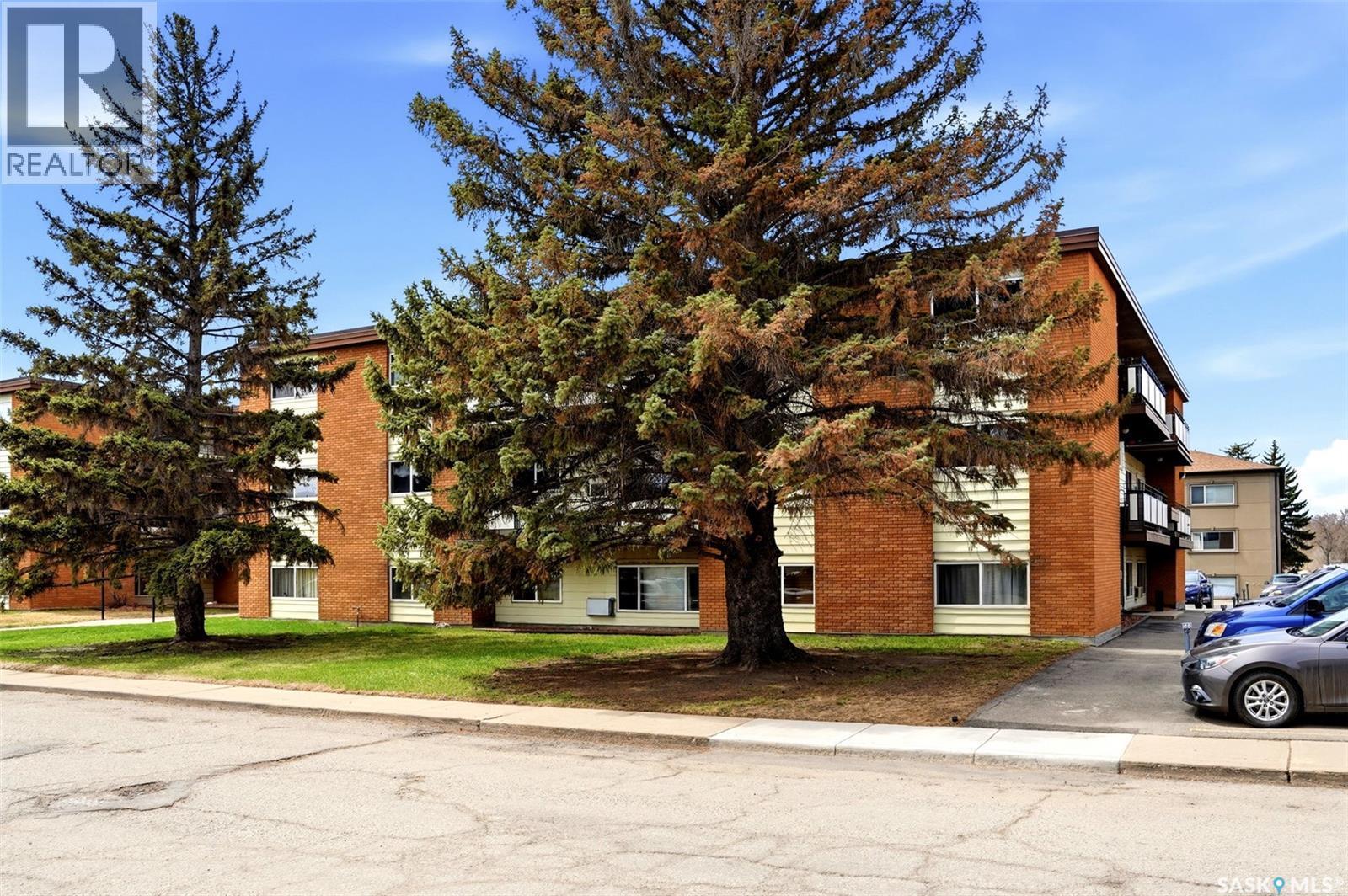 9 26 Shaw Street, Regina, SK - Outdoor With Facade