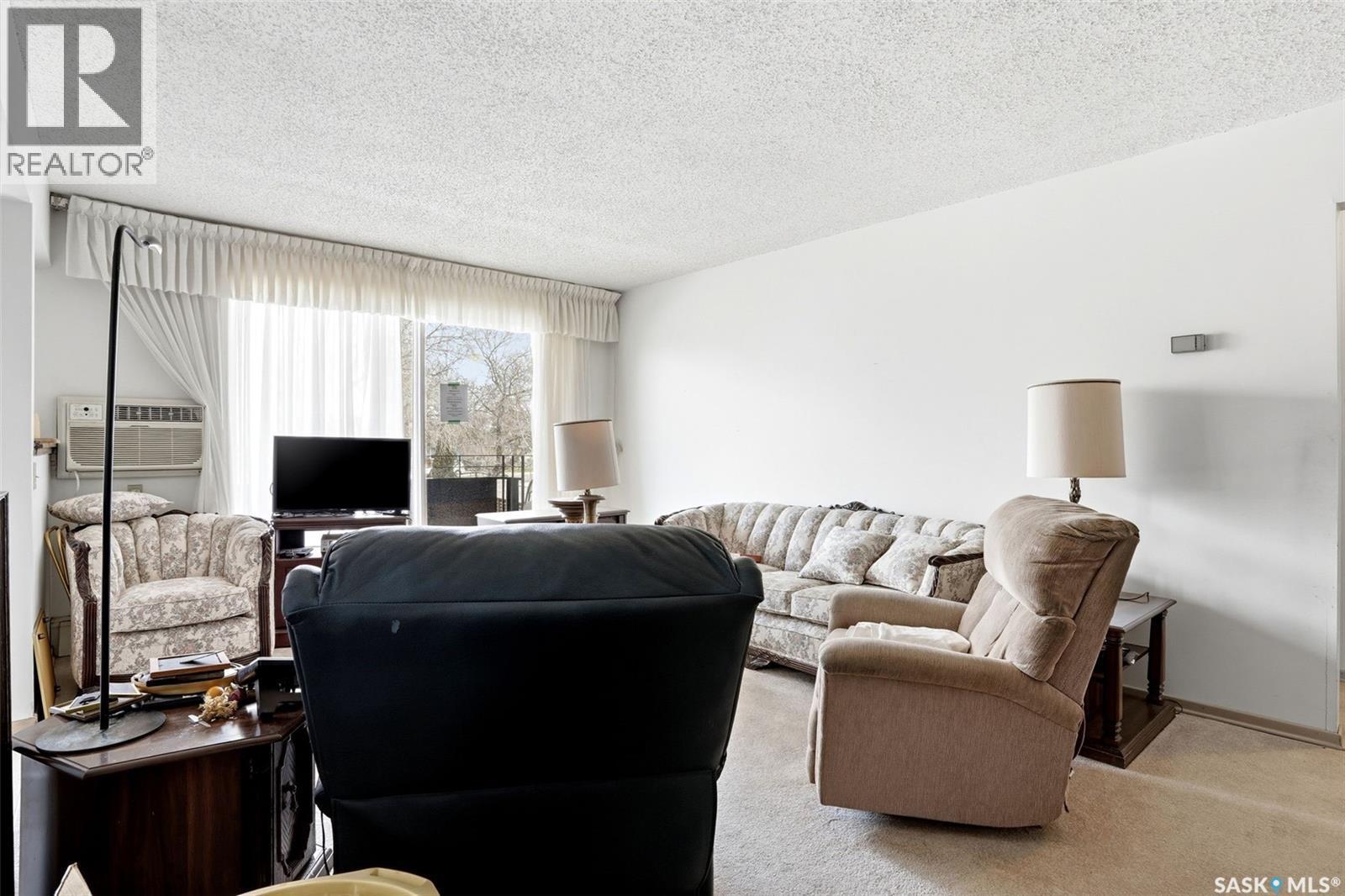 9 26 Shaw Street, Regina, SK - Indoor Photo Showing Living Room