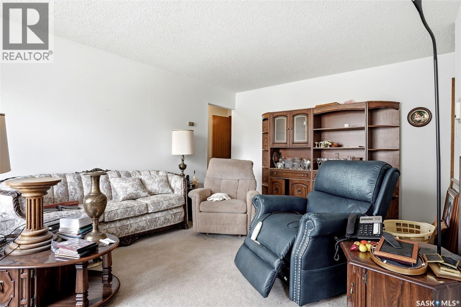 9 26 Shaw Street, Regina, SK - Indoor Photo Showing Living Room