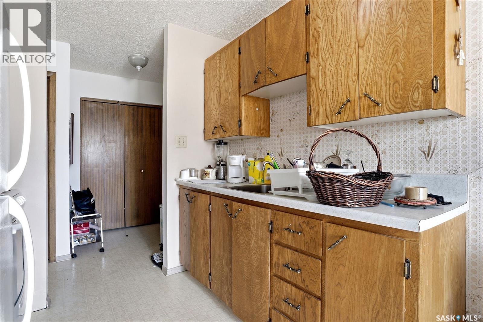 9 26 Shaw Street, Regina, SK - Indoor Photo Showing Kitchen