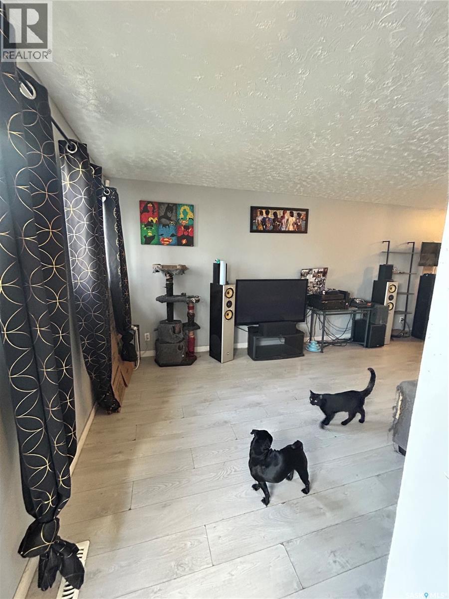 922 Garnet Street, Regina, SK - Indoor